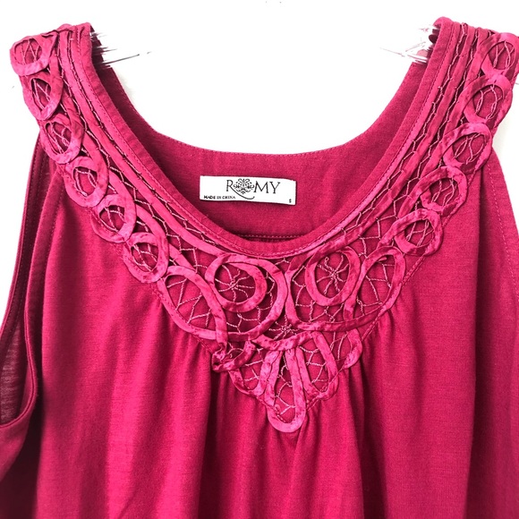 Romy Halter Tank Top - Picture 2 of 3